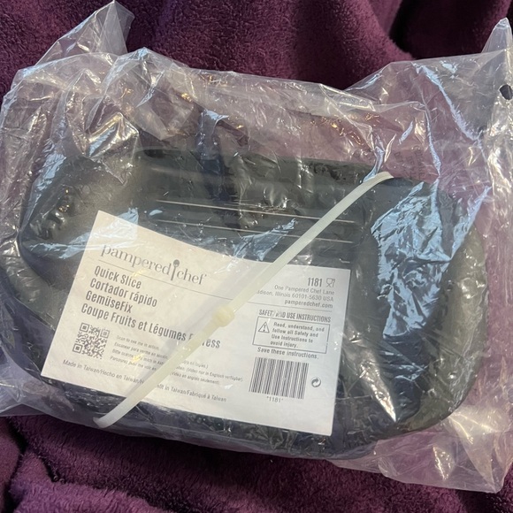 NWT - Pampered Chef Quick Slice. Cut eggs, fruit, vegetables cakes, etc. - Picture 4 of 7